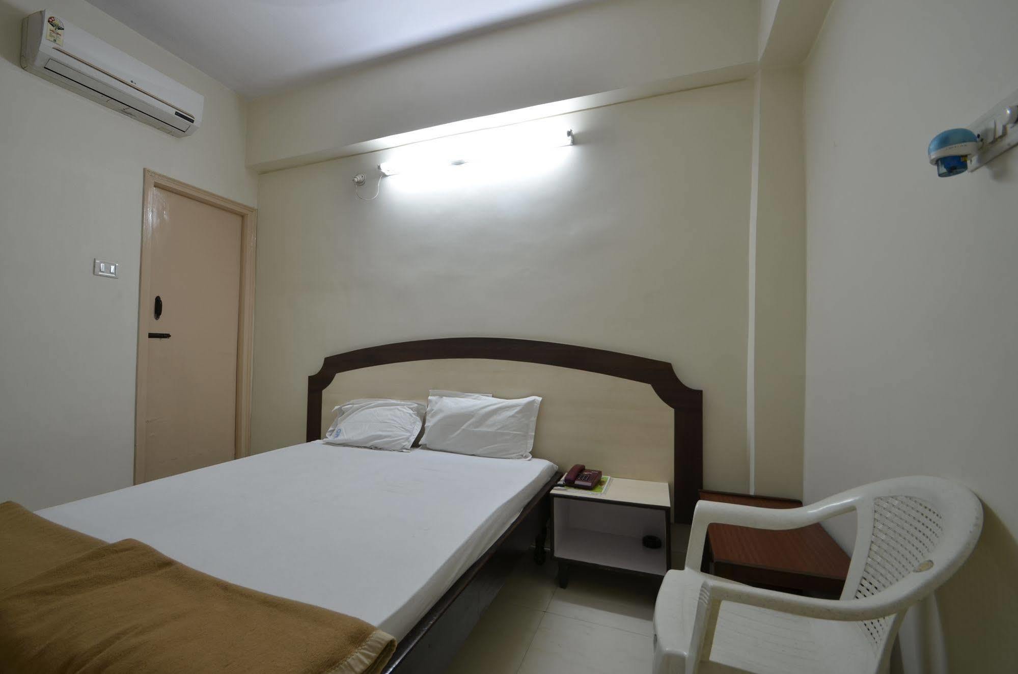 Hotel Maya Deluxe Hyderabad Exterior foto
